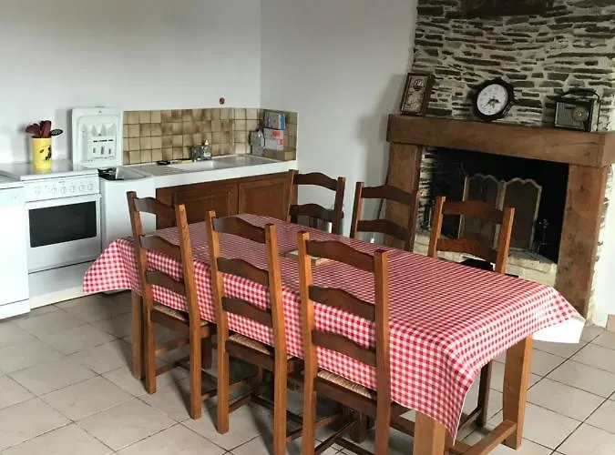 Ferme De La Roque بيت للعطل Millieres