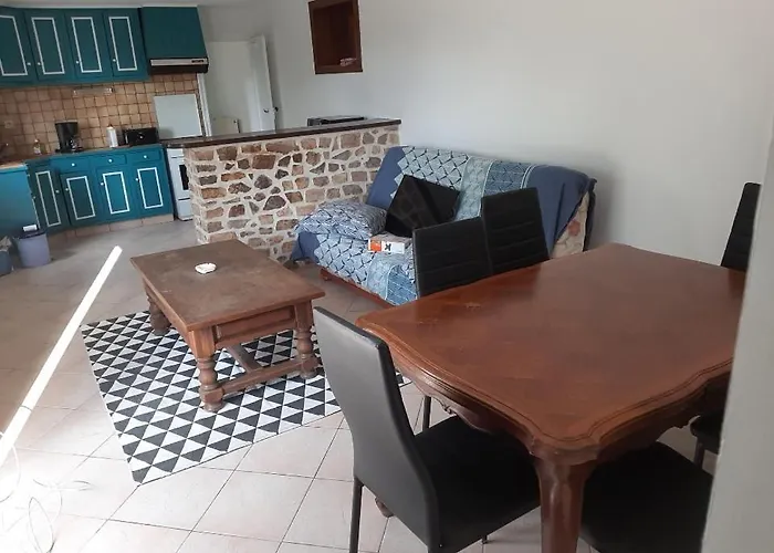 Ferme De La Roque بيت للعطل